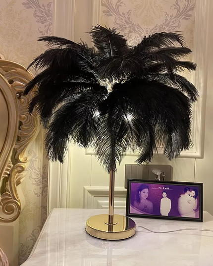 Ekskluzywna lampa stojąca z piór | Złota lampa z naturalnymi strusimi piórami