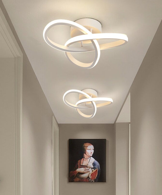 Lampa sufitowa LED z regulowanym oświetleniem | Trzy pierścienie, nowoczesny design